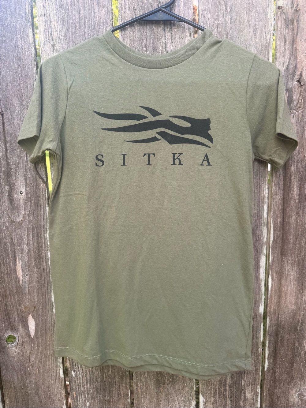 NWOT Kids Large Olive Sitka T-Shirt